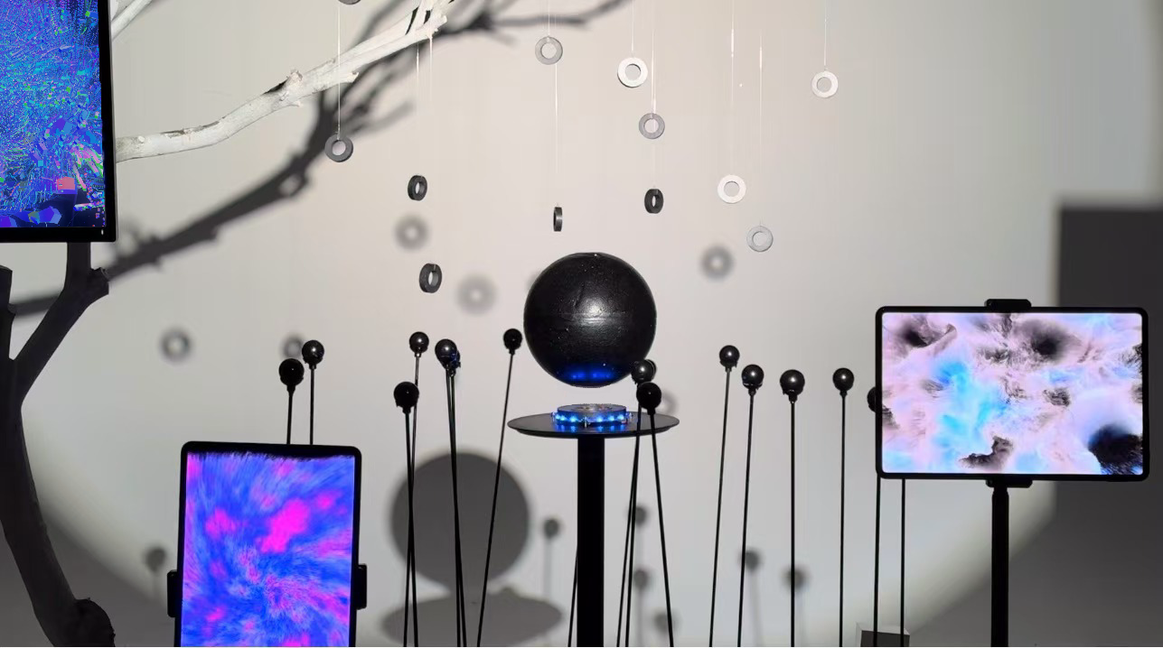 Detail of the central magnetic field and adjacent realtime screens